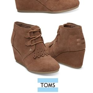 *NEW* TOMS wedges - size 8.5.